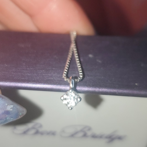 18 karat SI signature Ben Bridge Diamond Pendant - Picture 15 of 16